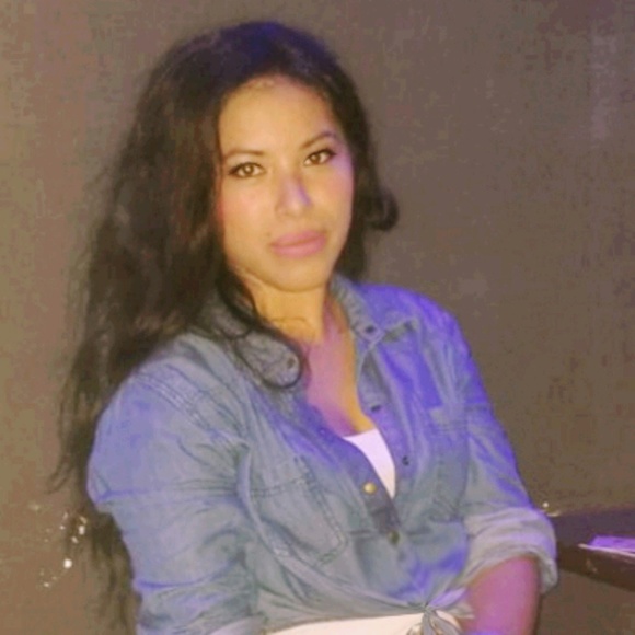 Meet your Posher, Cornelia - Picture 1 of 1